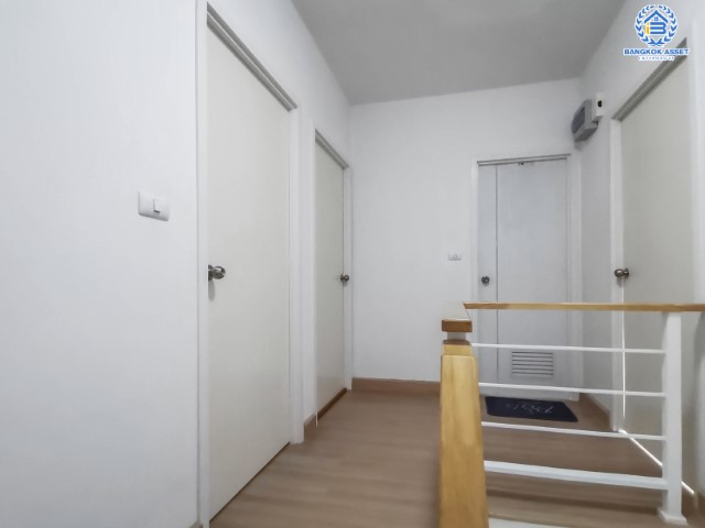 ทาวน์เฮ้าส์มือสองย่านศาลายา โครงการ พฤกษาวิลล์56 บรมราชชนนี บ้านสวยพร้อมเข้าอยู่จากแบรนด์ดัง *พฤกษาเรียลเอสเตท*  เนื้อที่ 19 ตร.ว. ฟังก์ชัน 3 ห้องนอน 2 ห้องน้ำ บนทำเลเชื่อมต่อหลายเส้นทาง  เข้าเมืองได้อย่างง่าย พร้อมราคาสุดคุ้ม จองเลย!!